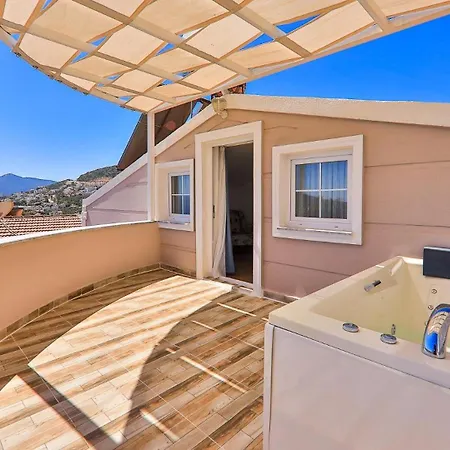5 Bedroom With Seaviews Villa *