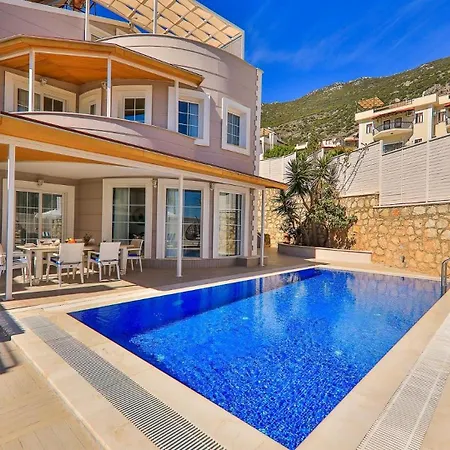 5 Bedroom With Seaviews Villa *