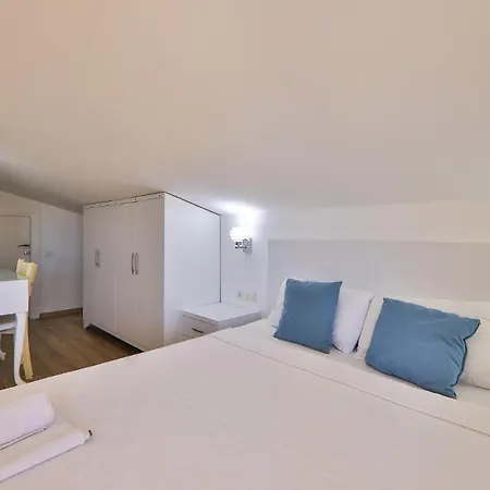 5 Bedroom With Seaviews *