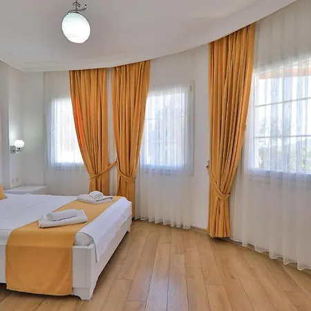 5 Bedroom With Seaviews *