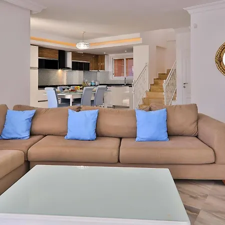 5 Bedroom With Seaviews