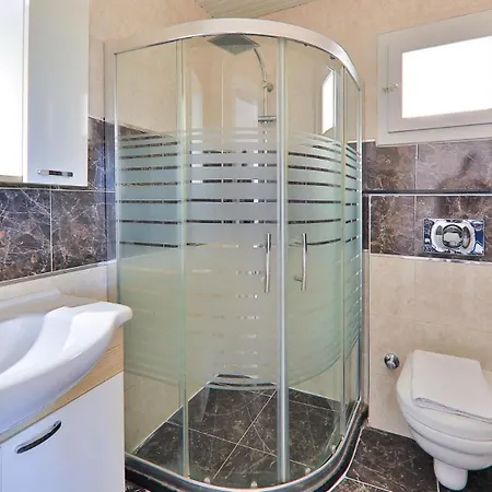 Villa 5 Bedroom - 6773