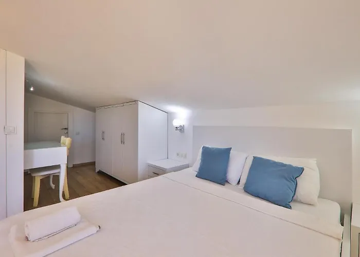 5 Bedroom With Seaviews *