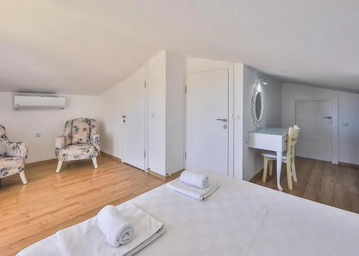 Вилла 5 Bedroom With Seaviews *