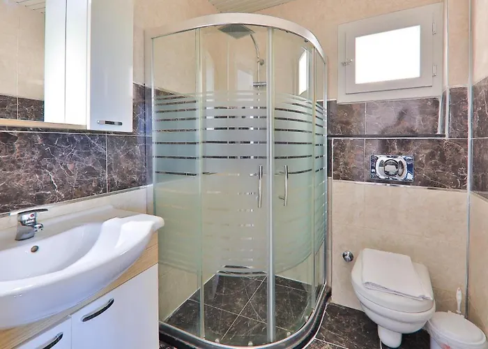 Вилла 5 Bedroom With Seaviews