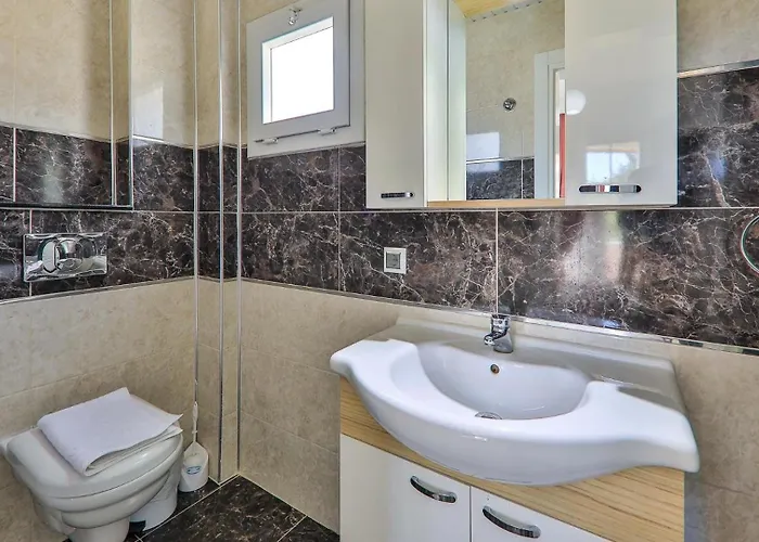 Вилла 5 Bedroom With Seaviews *